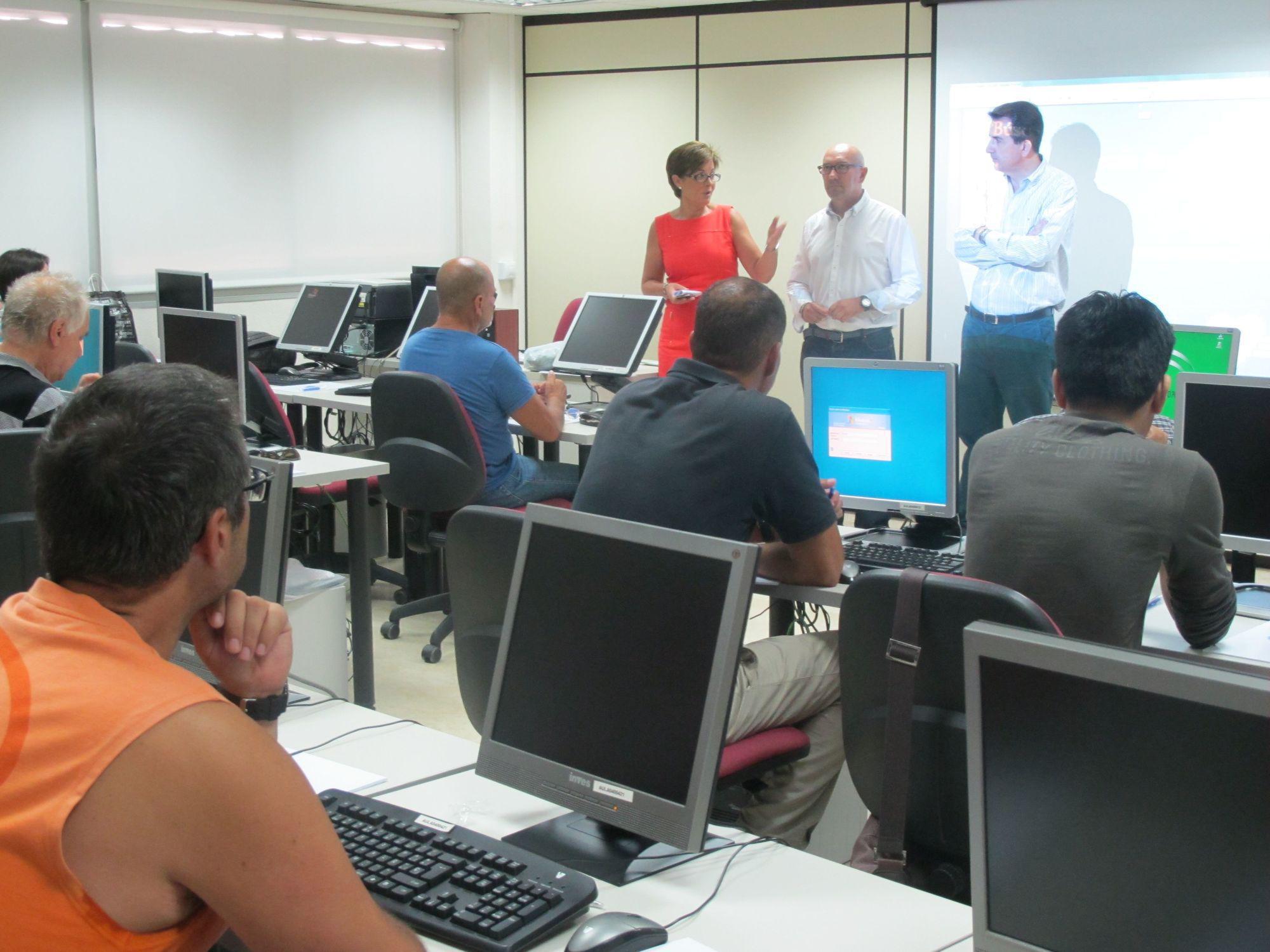 Andalucía Compromiso Digital mostrará las ventajas del certificado digital a vecinos de Adra en Andalucía Compromiso Digital mostrará las ventajas del certificado digital a vecinos de Adra en