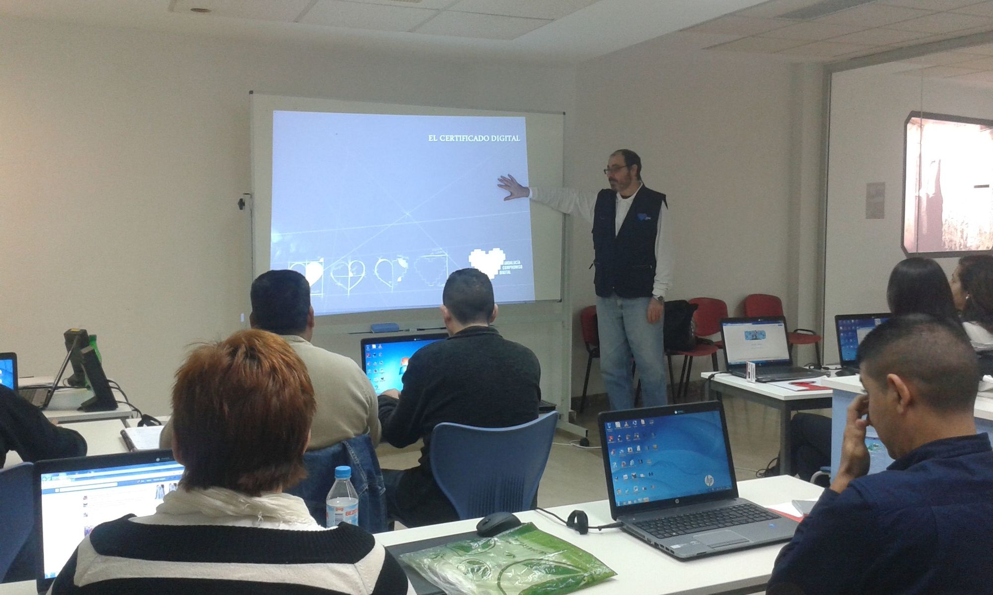 Andalucía Compromiso Digital muestra a vecinos de la ...