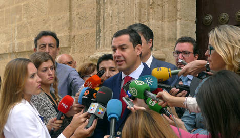 Moreno ve a Díaz como una estatua de sal y le pide que dialogue y que salga del Palacio de San Telmo