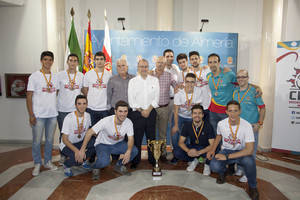 El alcalde recibe a los campeones de España juvenil de voleibol