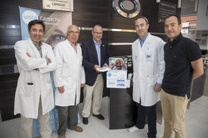 El alcalde participa en el proyecto solidario ‘dale a tus viejas gafas una nueva vida’