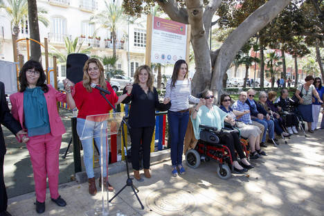 El Ayuntamiento muestra su respaldo a la Asociación de Esclerosis Múltiple en el Día Mundial de la enfermedad