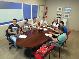 Andalucía Compromiso Digital enseña a miembros de la Asociación Verdiblanca cómo buscar empleo por Internet