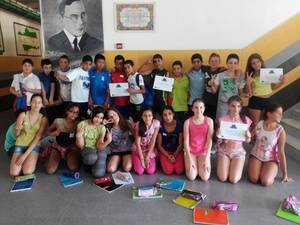 Estudiantes de Níjar desarrollan sus habilidades emprendedoras con un juego de simulación empresarial