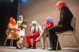 La obra “Contagio por pelotas” llena el Teatro Echegaray de Cuevas