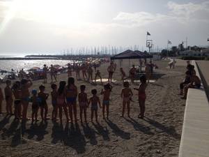 Más de 100 niños y niñas han pasado ya por los Ecotalleres y Reciclajuegos organizados en las playas de Balerma y Almerimar