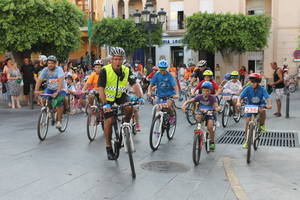 Los niños de Gádor disfrutan de un recorrido en bicicleta por el municipio