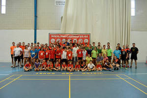 100 participantes en el XVII Open de Feria de badminton