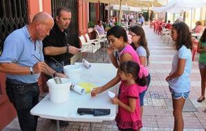 Los niños abderitanos disfrutan de los juegos tradicionales en la Feria