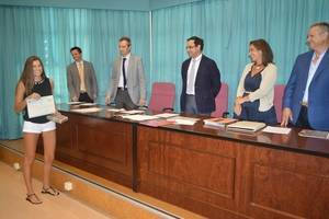 Entrega de los premios a los ganadores de la VI Olimpiada de Economía
