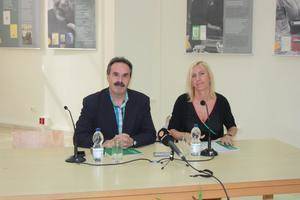 Almería acoge la exposición sobre la autora del año ‘Pilar Paz Pasamar: Cantar, cantar, cantar es lo que importa’