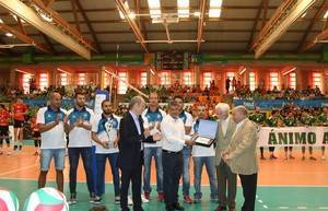 Homenaje a la UAL por su triunfo en el europeo de voleibol
