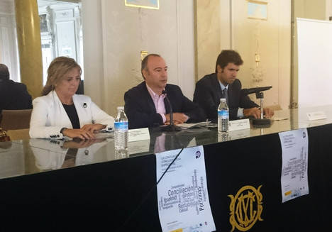 El alcalde destaca las ventajas de la conciliación como estrategia empresarial