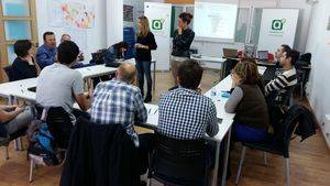 Más de un centenar de empresarios de Los Vélez aprenden estrategias para mejorar su competitividad
