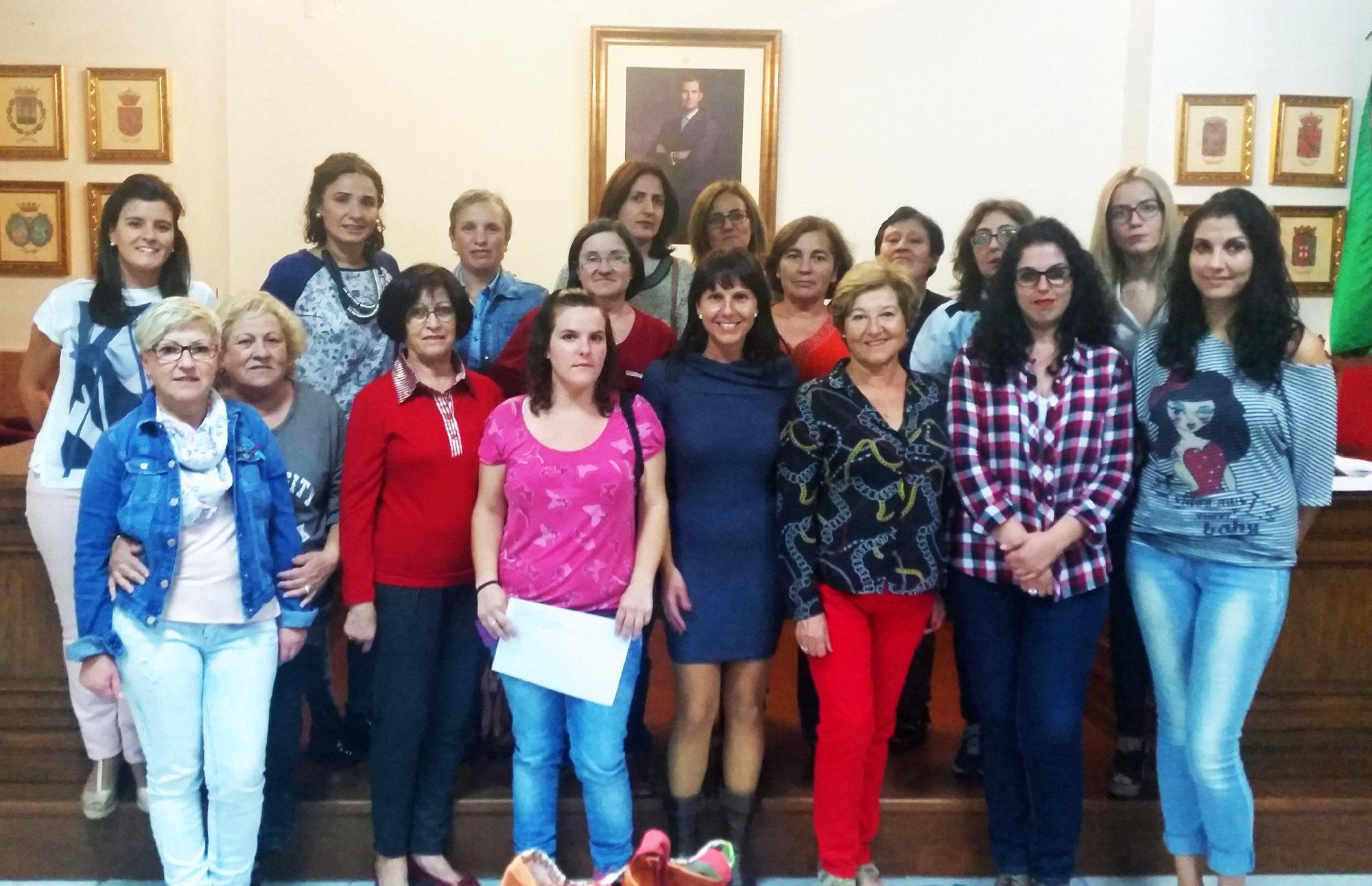 Diputación impulsa la formación artística y la empleabilidad de 32 mujeres de Vélez-Rubio ...