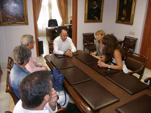 El alcalde recibe a la nueva secretaria general de la sección sindical de UGT en el Ayuntamiento