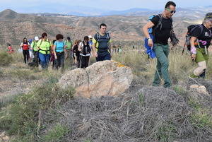 Senderistas hacen la ruta de “Piedra Lisa” que recorre parajes de Gádor sembrados de historia
