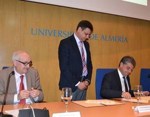 La UAL renueva por diez años más su colaboración con CIESOL
