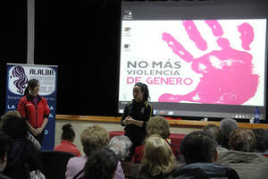 48 velas en memoria de las mujeres fallecidas en lo que va de año por violencia machista