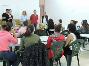 Diputación organiza un taller de maquillaje en Pechina