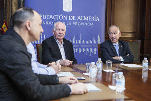 Amat se reune con la Mesa del Ferrocarril y afirma compartir el apoyo a este medio