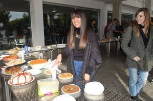 Alumnos internacionales participan en la cita gastronómica del Centro de Lenguas de la UAL