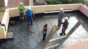 La Junta repara las zonas comunes de un bloque de diez viviendas de la calle Marín