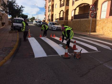 28 desempleados de Cuevas llevarán a cabo labores de mantenimiento con cargo al Programa Extraordinario de Ayuda a la Contratación de Andalucía