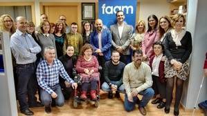El alcalde visita la sede central de la FAAM y elogia “el trabajo y labor social que realiza en favor de quienes más lo necesitan”
