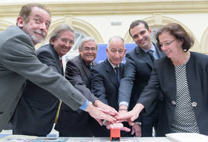 CORREOS presenta el sello del Milenio del Reino de Almería