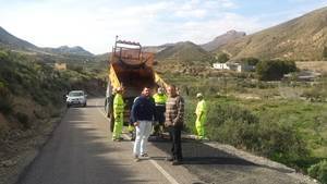 Inician las obras de mejora de la vía de acceso a las barriadas de Carboneras
