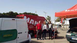 La alcaldesa de Níjar visita la unidad de diagnosis de seguridad vial organizada por Mafre en San Isidro