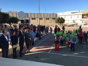 Más de 200 alumnos del CEIP Colonia de Araceli participan en un desayuno saludable con motivo del Día de Andalucía
