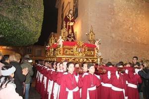 Primera salida de la Virgen de la Esperanza Macarena del Paso Morao de Pulpí, portada por 52 niños y niñas