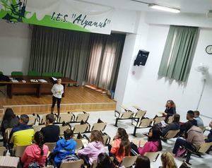 Charlas informativas en Vera acerca de la importancia y funciones del Corresponsal Juvenil