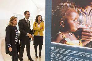 El alcalde visita la exposición ‘Los Derechos del Niño’, promovida por Unicef