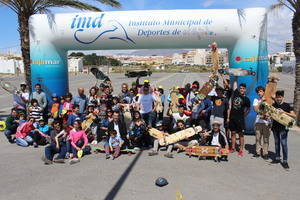 100 niños en el 'II Longboard Pictodivertido' de El Ejido