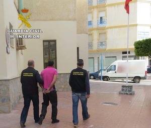 Asalta a unos turistas a los que se ofreció como "taxi-pirata" en Mojácar