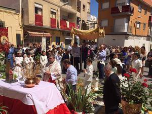 Los gadorenses se echan a la calle para conmemorar la festividad del Corpus