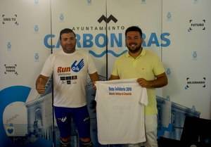 El carbonero Ramón Caparrós inicia su reto solidario de Almería hasta Santiago