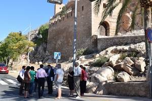 C’s pide que exija a la dirección de obra del Mesón Gitano terminar de reparar los daños causados a múltiples viviendas de la zona