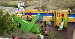 Tabernas estrena la plaza y parque infantil “Adolfo Suárez”