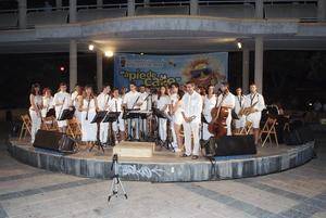 La Orquesta Sinfónica de la Escuela Municipal de Música inició ‘A pie de calle’ con un repertorio variado en el Anfiteatro