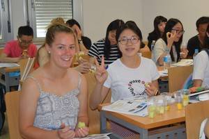 Alumnos extranjeros aprenden español analizando variedades de melón almeriense