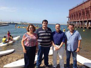80 jóvenes de 12 a 17 años realizan piragüismo, remo, pádel surf y windsurf en el Centro de Actividades Náuticas