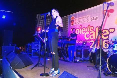 Gran concierto de ENNA y la cara B en la Urbanización de Roquetas de Mar
