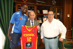 Lola Pendande se clasifica con España para octavos en el Europeo de baloncesto sub 16