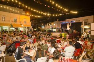 La Serrata actuó anoche con éxito en Villaricos