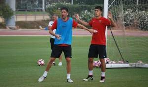 Alex Quintanilla, Nano y Juanjo, novedades en la convocatoria del Almería