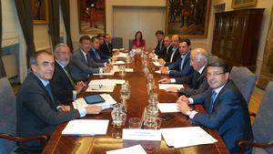 El PP de Almería traslada al Ministro de Fomento la necesidad de la llegada del AVE a Granada y pide mejoras en los trenes convencionales